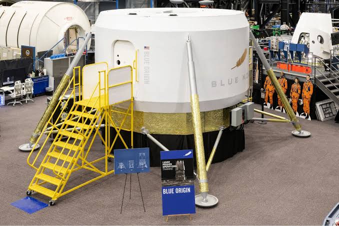 Watch Out, SpaceX—NASA Is Already Training on Blue Origin’s Moon Lander Prototype