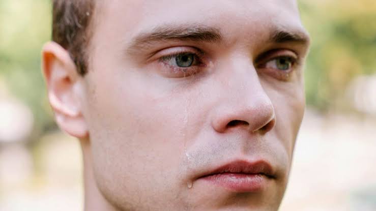 If A Man Is Secretly Heartbroken, These 4 Behaviors Are Hard To Hide
