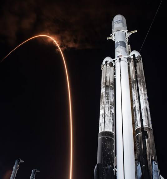 SpaceX wins its first MARS contract but it comes with a catch