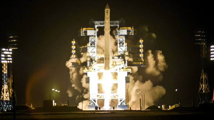 'Whatever Russia is testing, it's sophisticated': 2 Russian satellites get within 10 feet of each other in orbit