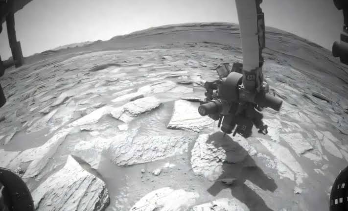 NASA’s Curiosity Rover Drill Just Broke New Ground on Mars by Freeing a Rock with Unprecedented Precision