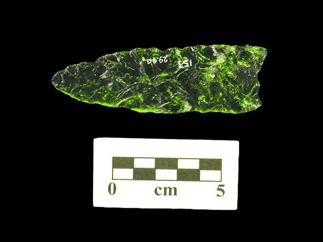 Why did Clovis toolmakers choose difficult quartz crystal? New study offers clues