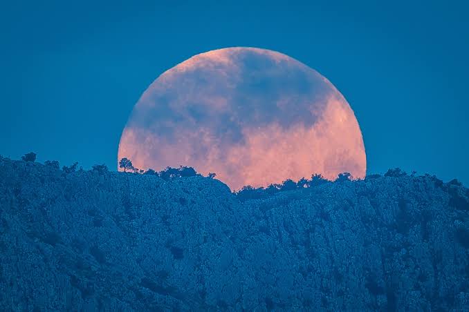 8 night sky events to see in April, from a planet parade to a full pink moon