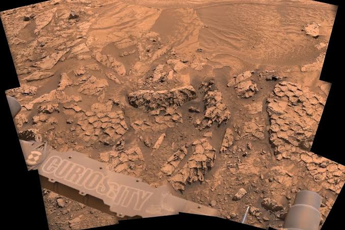 NASA’s Curiosity Rover Spots Strange Fish-Scale Patterns on Mars