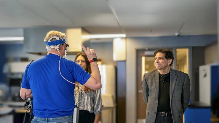 New wireless visual cortex implant helps restore artificial sight