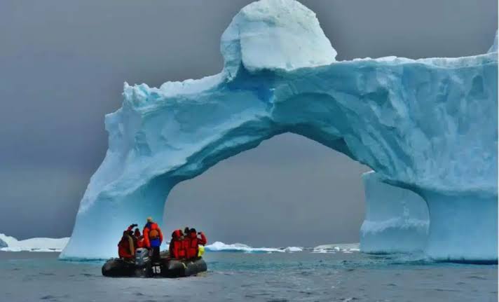 This Submarine Vanished Without a Trace Under Antarctica's Ice for Months and Has Now Returned with Unexpected Data