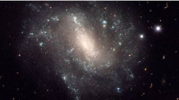 A global astronomical collaboration achieves a 1% precision measurement of the Universe’s local expansion rate