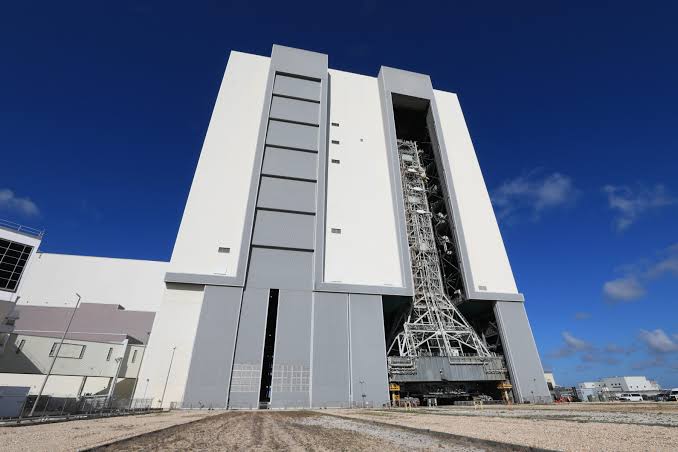 NASA’s Mobile Launcher Arrives at Vehicle Assembly Building