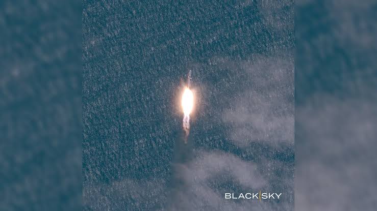 This SpaceX Falcon Heavy rocket launch looks amazing from space in these wild satellite photos