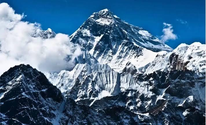 Everest Isn’t the Tallest Mountain Anymore: Scientists Map Giant Deep-Earth Structures Beneath Africa and the Pacific