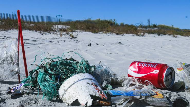 Study finds airborne microplastics may be worsening global warming, with hotspots over ocean garbage patches