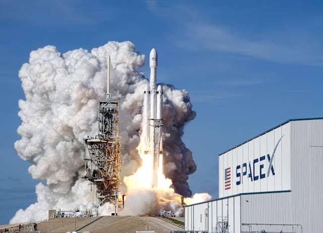 SpaceX eyes launch of Falcon Heavy rocket from Florida coast