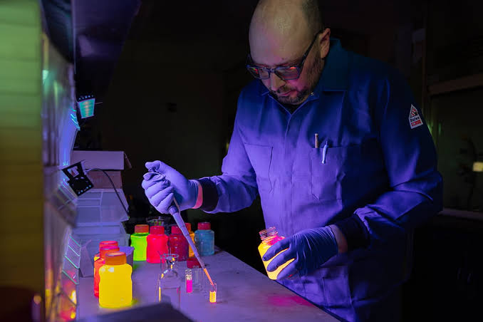 AI@HHMI: Lighting Up Life Inside Cells With AI-Designed Proteins