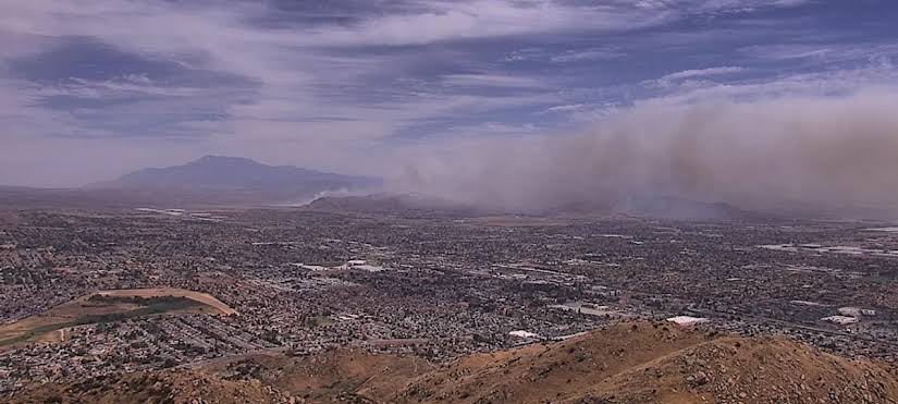 Fires break out in Southern California, scorch over 2,500 acres