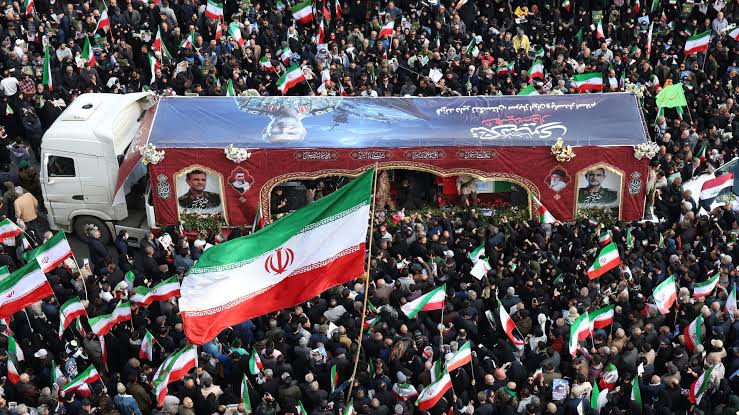 Iran sends "maximalist" peace plan response as Trump deadline looms