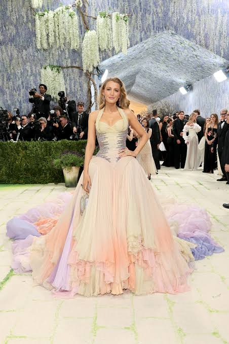Blake Lively Chose Archival Versace—and a 13-Foot Train!—for Her 2026 Met Gala Return