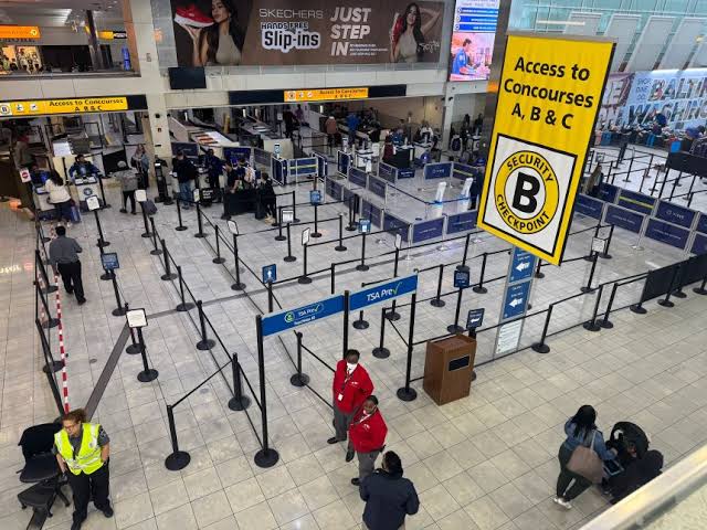 Airport wait times plummet from hours to minutes as TSA workers start getting back pay