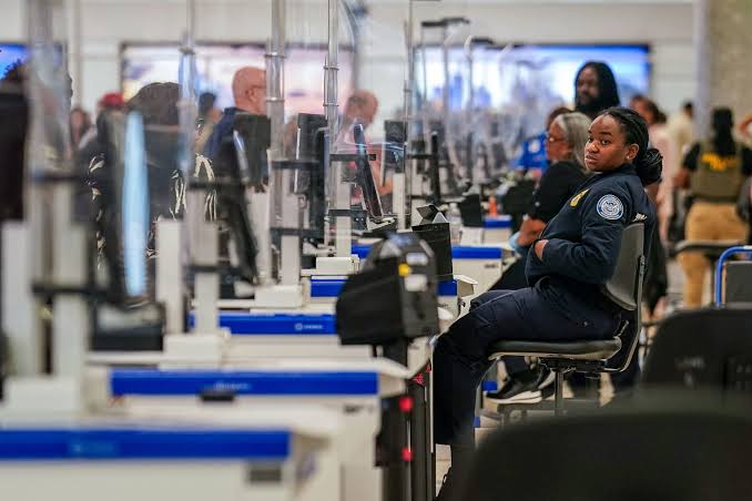 When will TSA lines go back to normal? Travelers may face delays for days or weeks