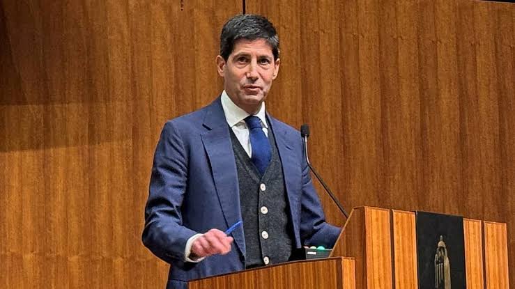 U.S. seizes Iranian-flagged ship, Warsh's big week, Cursor funding and more in Morning Squawk