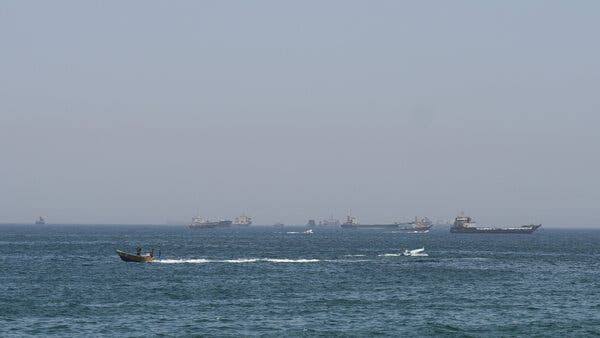 Confusion in Strait of Hormuz Leaves Shipping Firms Guessing