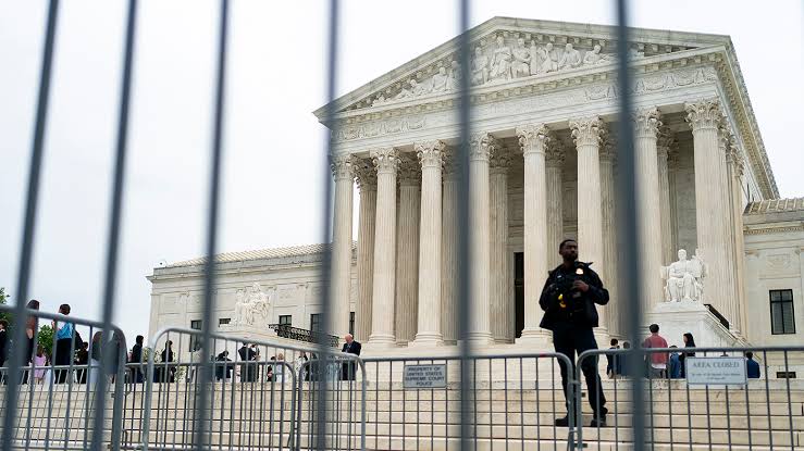 Supreme Court lifts block on Alabama Republicans’ map