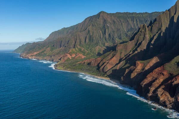 3 Killed in Helicopter Crash Off Hawaii