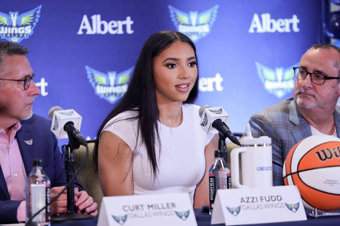 Refusing to acknowledge Azzi Fudd, Paige Bueckers relationship feeds an ugly narrative