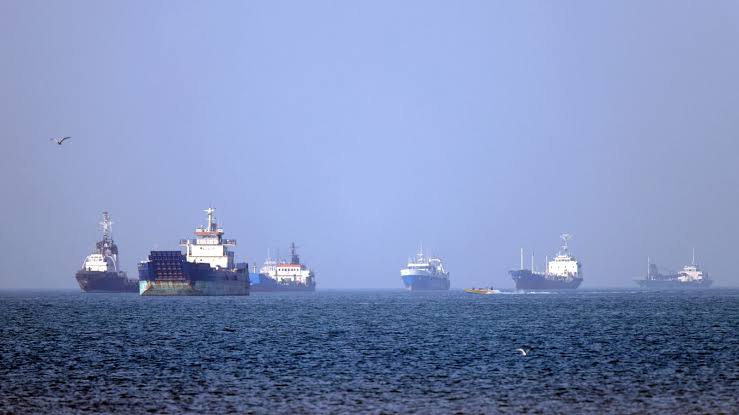 Maersk says ship passed through Strait of Hormuz under U.S. military protection