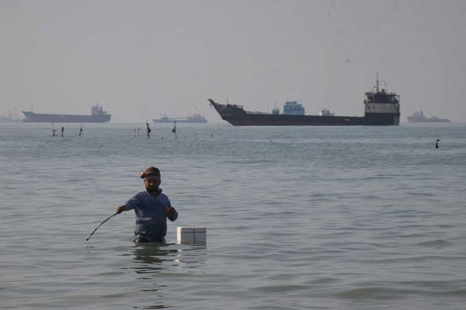 Trump says the US will 'guide' stranded ships from the Strait of Hormuz