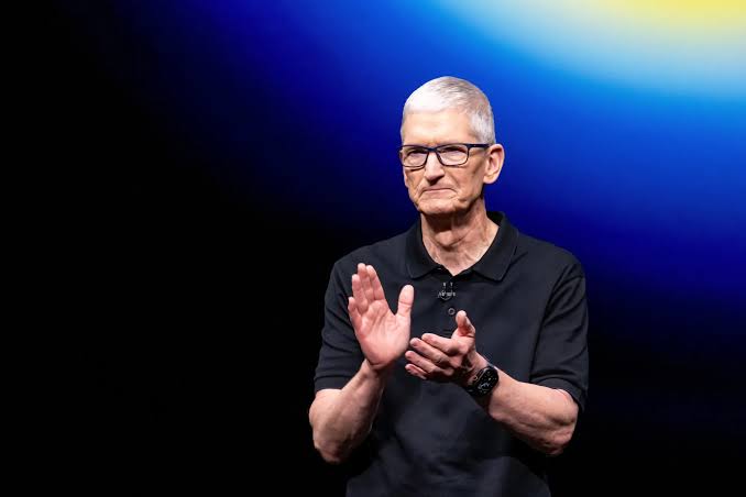 Apple’s Cook Says He’s ‘Healthy,’ Will Be Chairman for Long Time