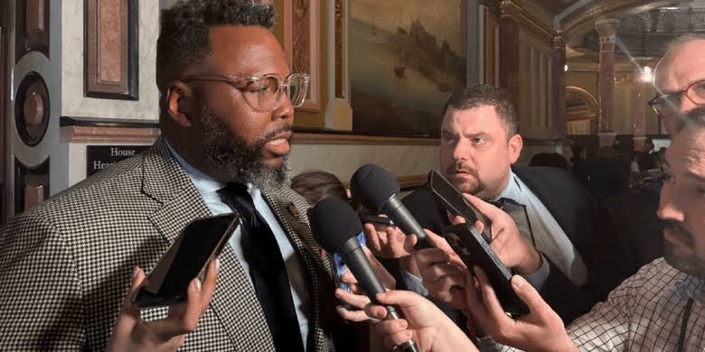 Illinois House Unveils New Version Of Bears’ Megaprojects Bill